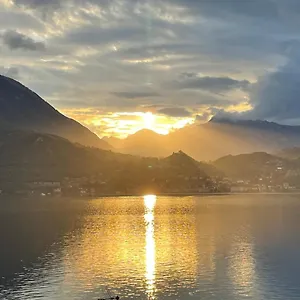varennahouse-sunset-apt.it-lombardy.com/